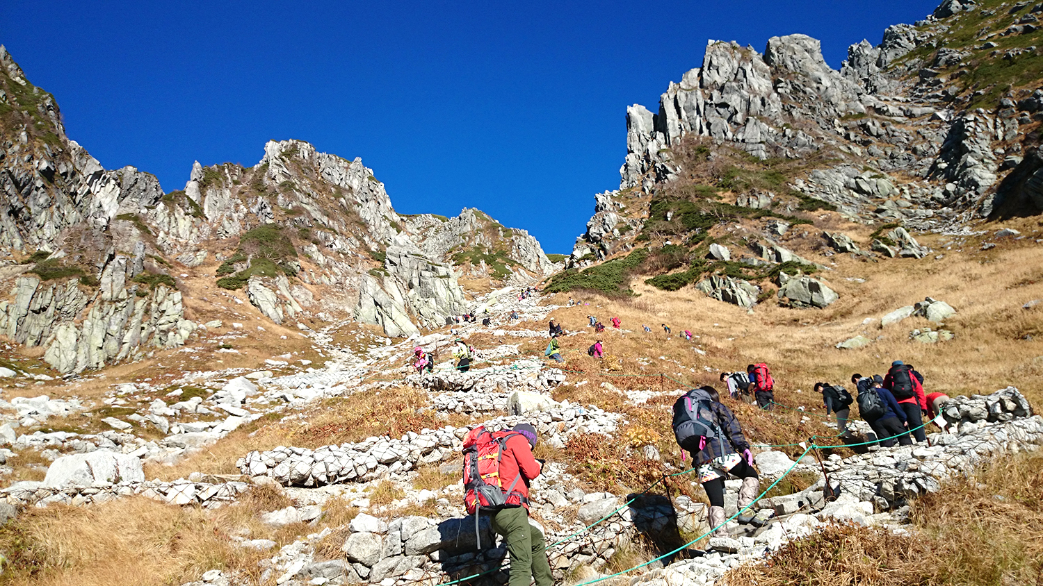 木曽駒ヶ岳・噴火した御嶽山を見る